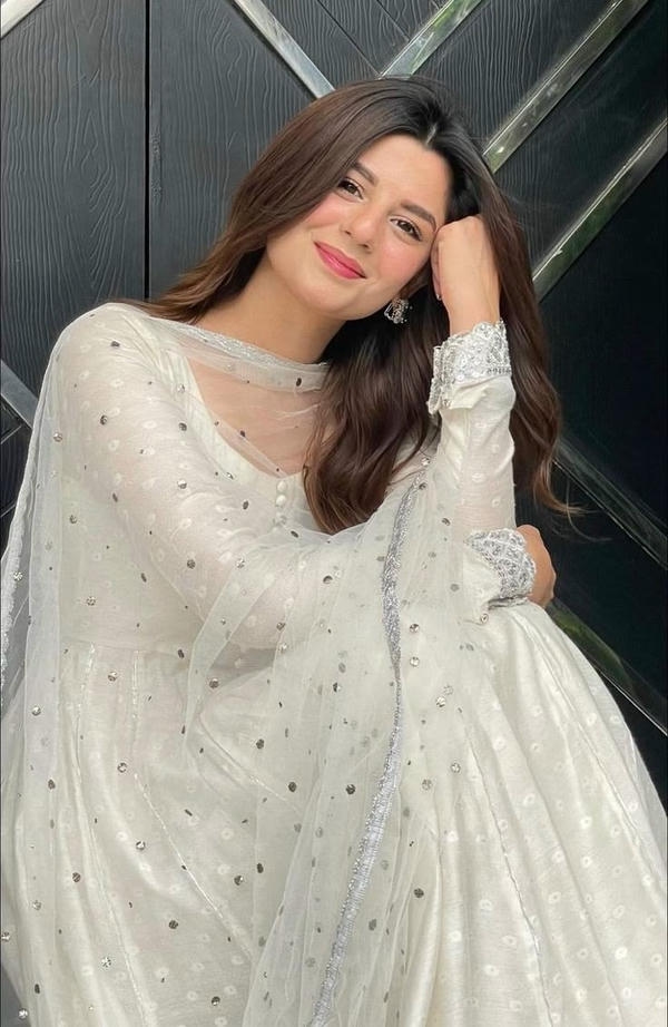 Simple Girl dp for Instagram Indian