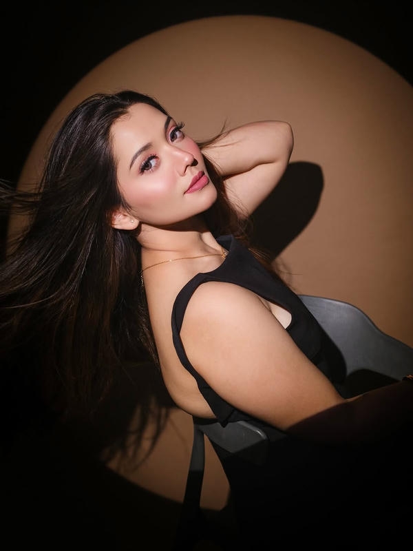 Simple Girl Photo
