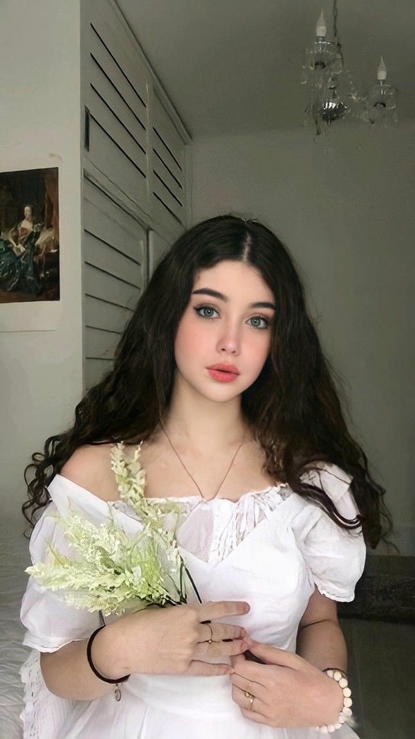 Simple Girl Image