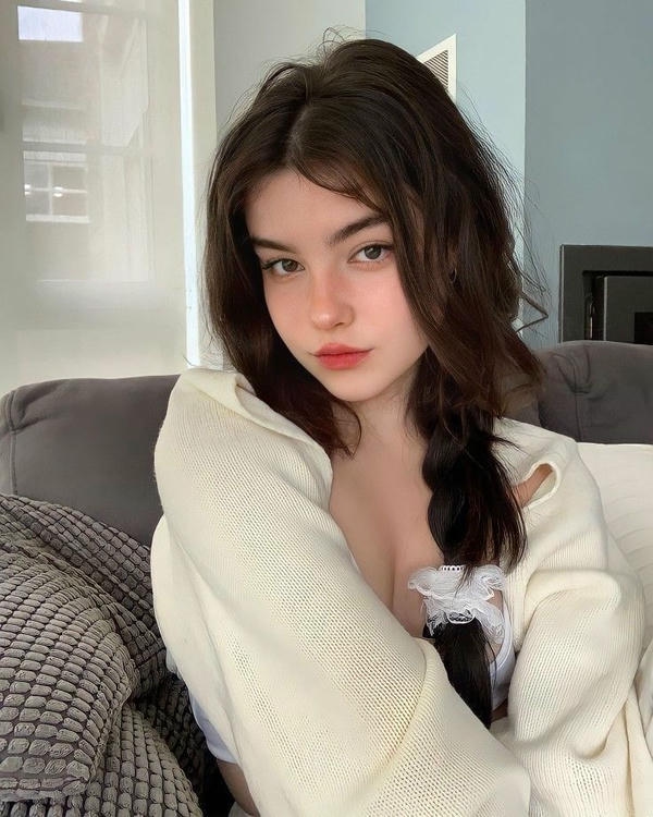 Natural Girl Photo Simple
