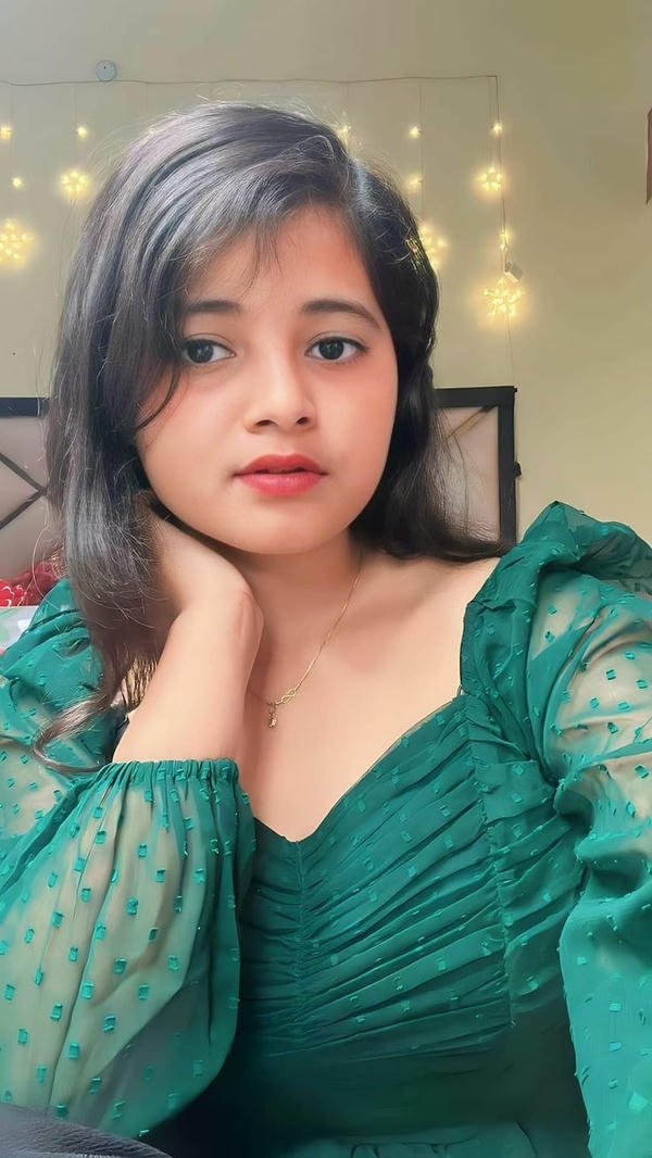 Aesthetic Girl Photo dp