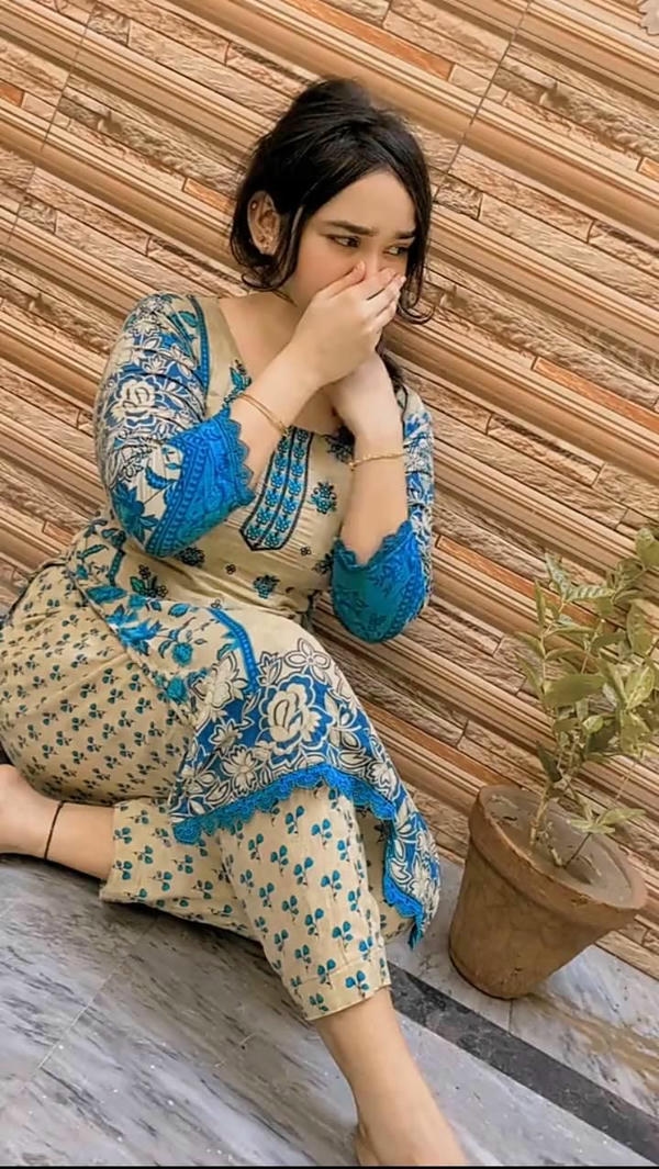 Attitude Hidden Face Girl Pic for Instagram