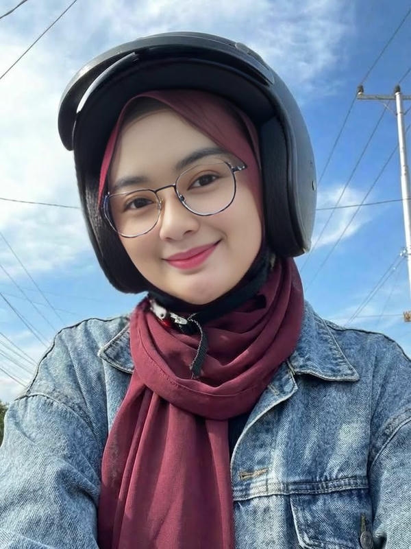 Attitude Hijab Girl DP