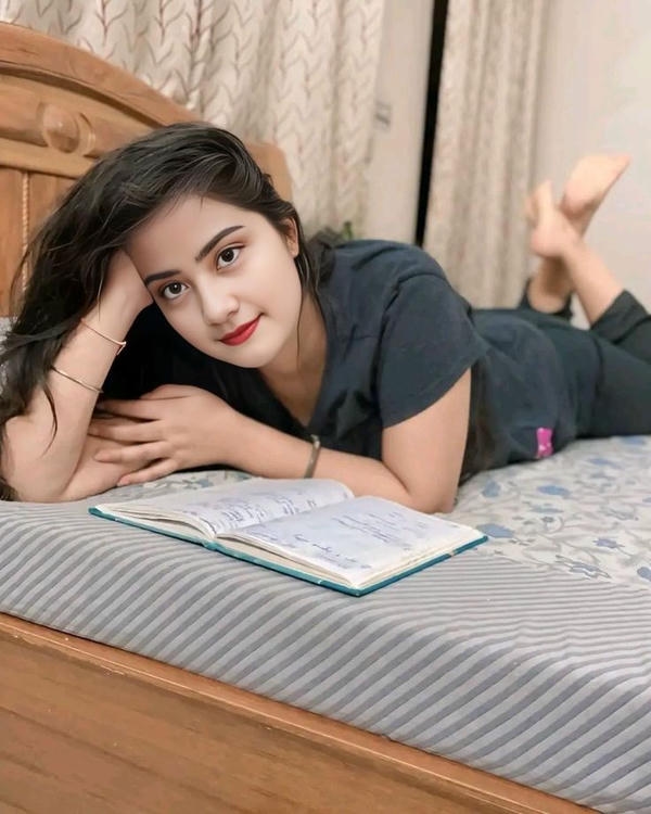 Beautiful Girl Photo dp