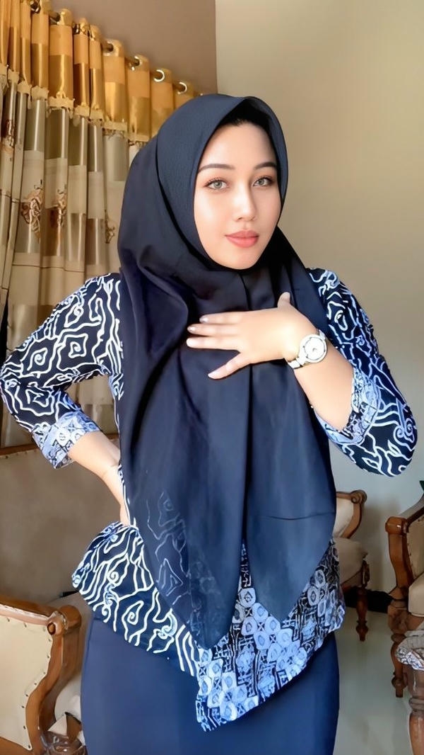 Beautiful Hijab Girl DP for Instagram