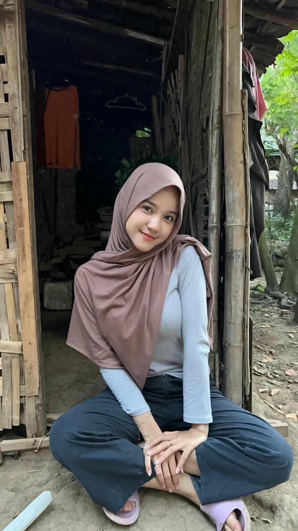 Cute Aesthetic Hijab Girl DP
