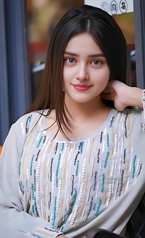 Cute Girl pic full size