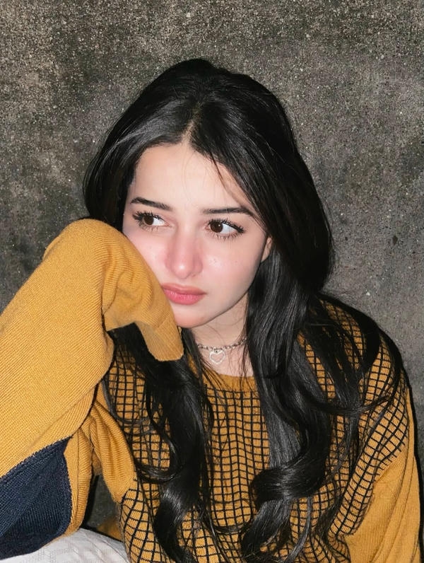 Cute Girl pic hidden face