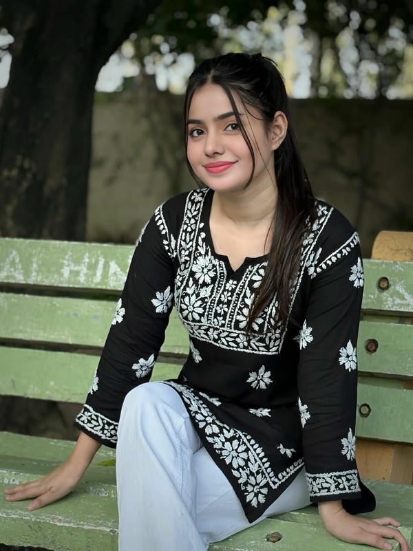 Cute Girl pic in hijab