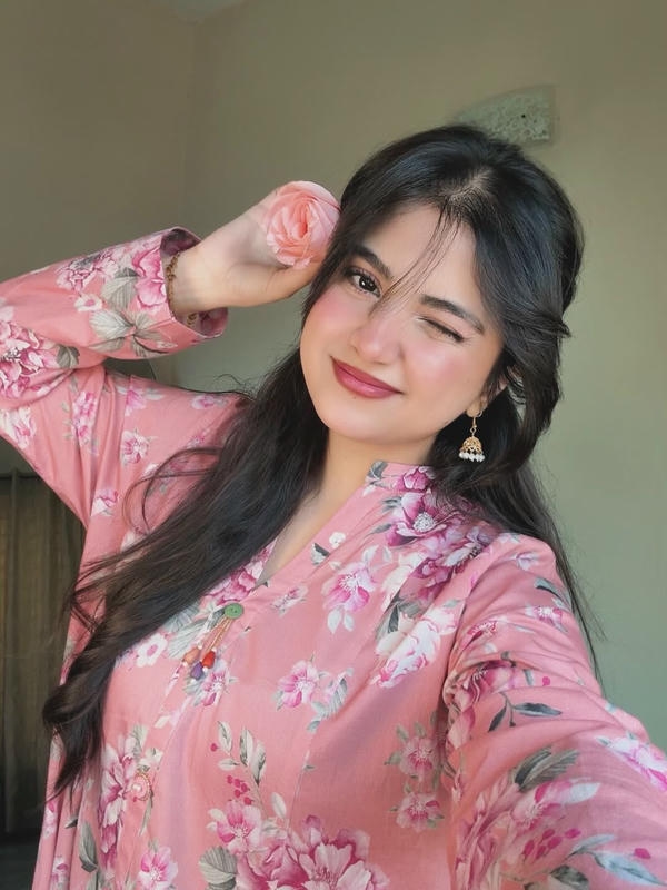 Cute Girl pic stylish
