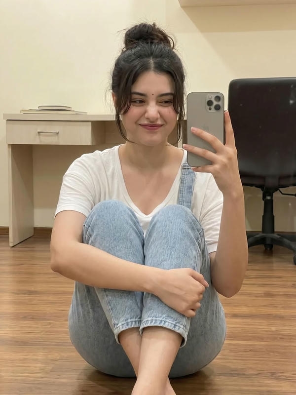 Cute Girl pic traditional look