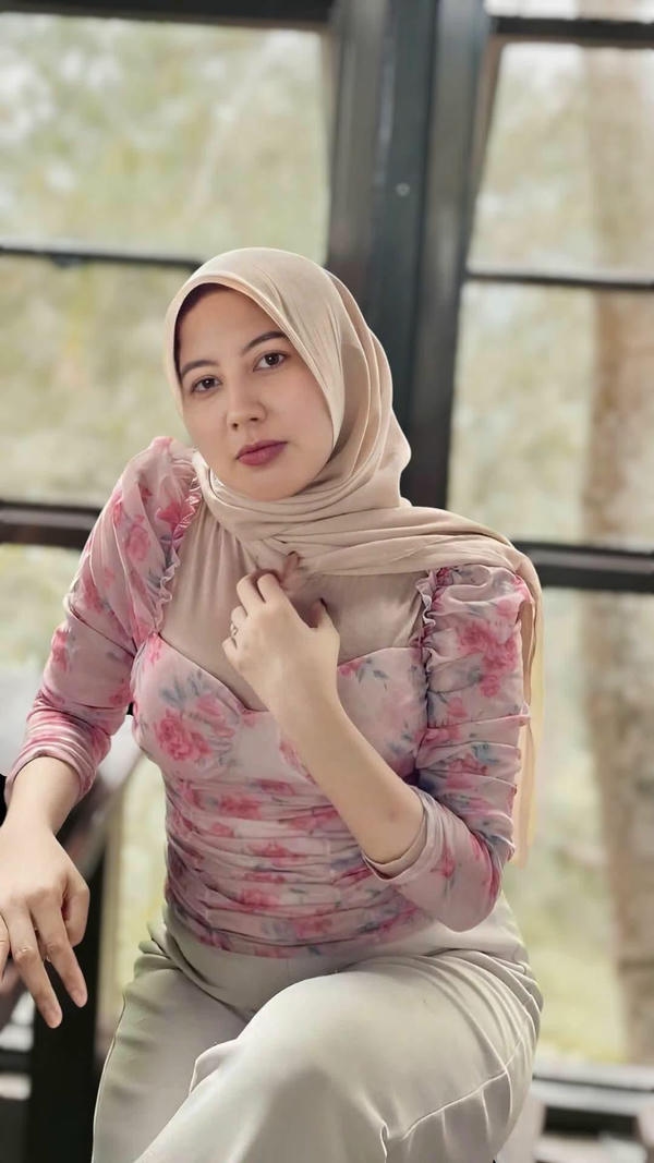 Cute Hijab Girl DP for Instagram