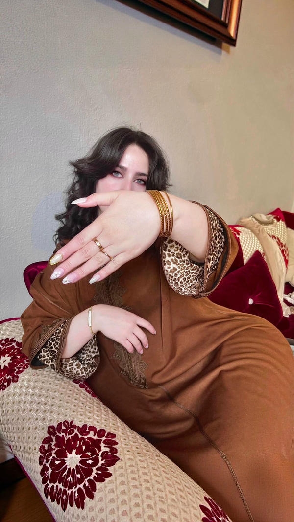 Hidden Face dp for Girls Instagram stylish