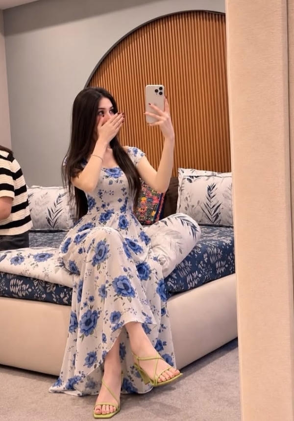 Hidden Face dp for Girls WhatsApp