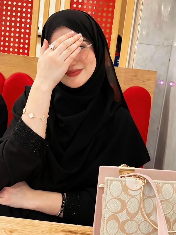 Hidden Face dp for Girls stylish