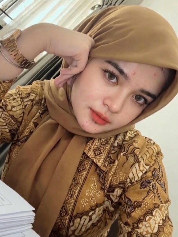 Hijab Girl DP Back Side