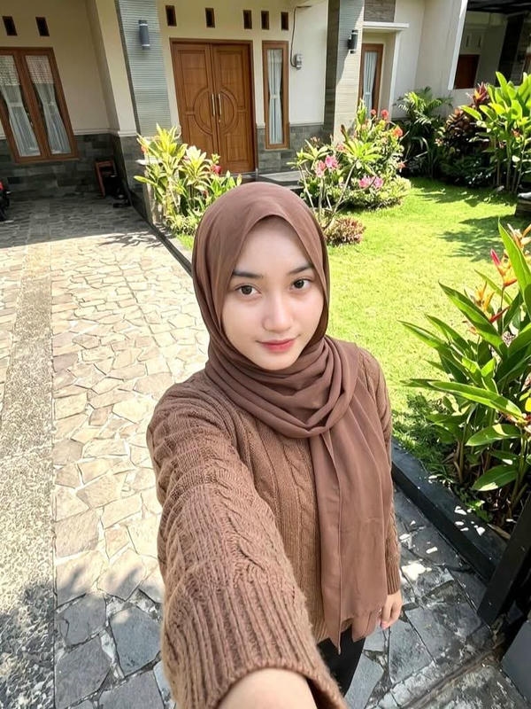 Hijab Girl DP Download