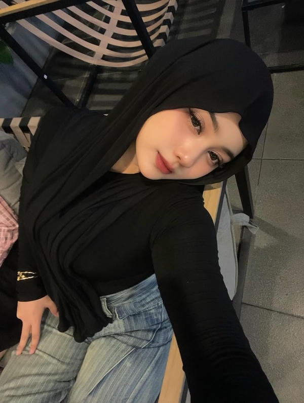 Hijab Girl DP for WhatsApp