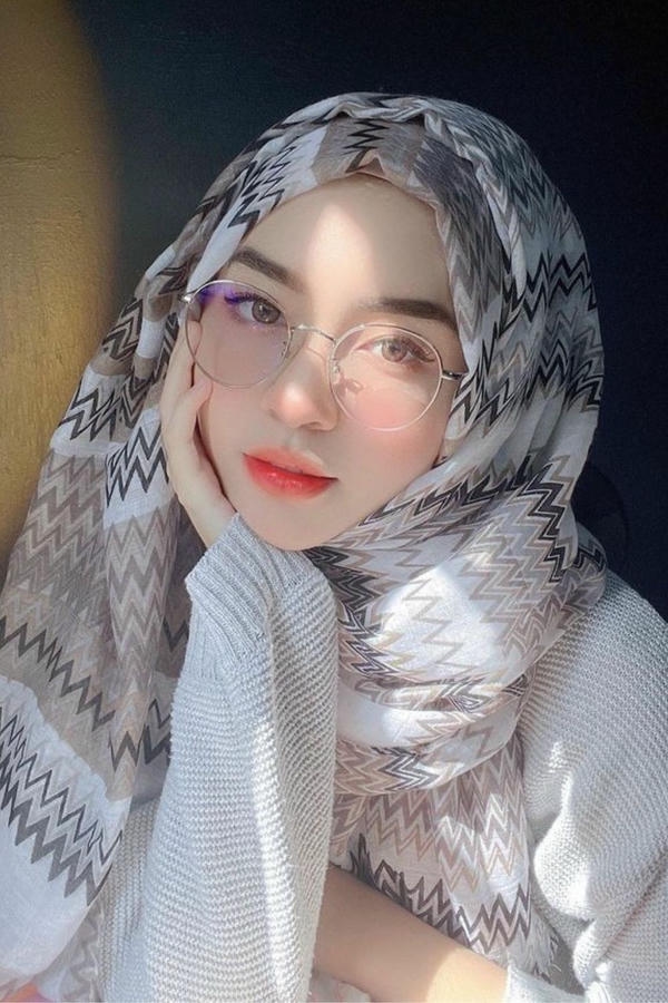 Muslim Hijab Girl DP