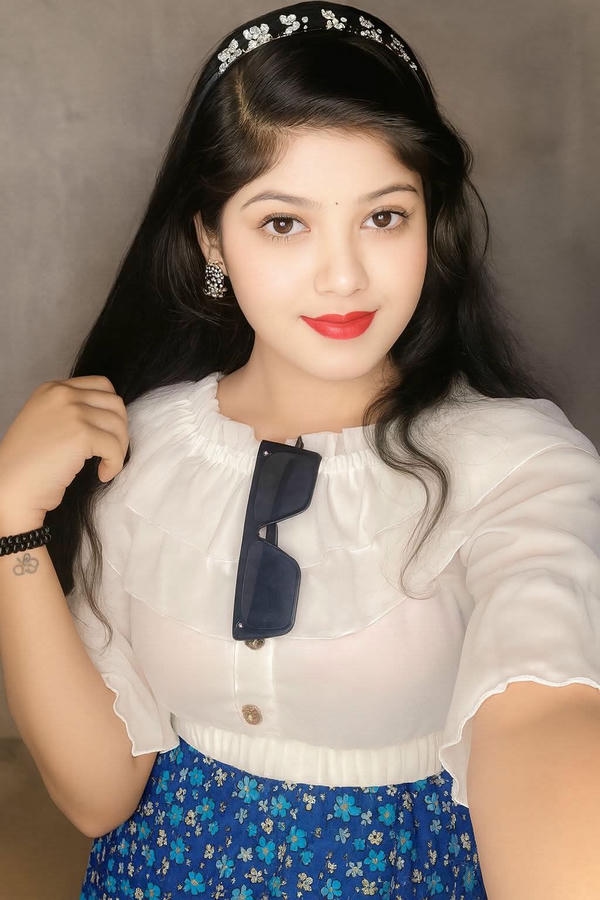 Selfie Girl Photo dp