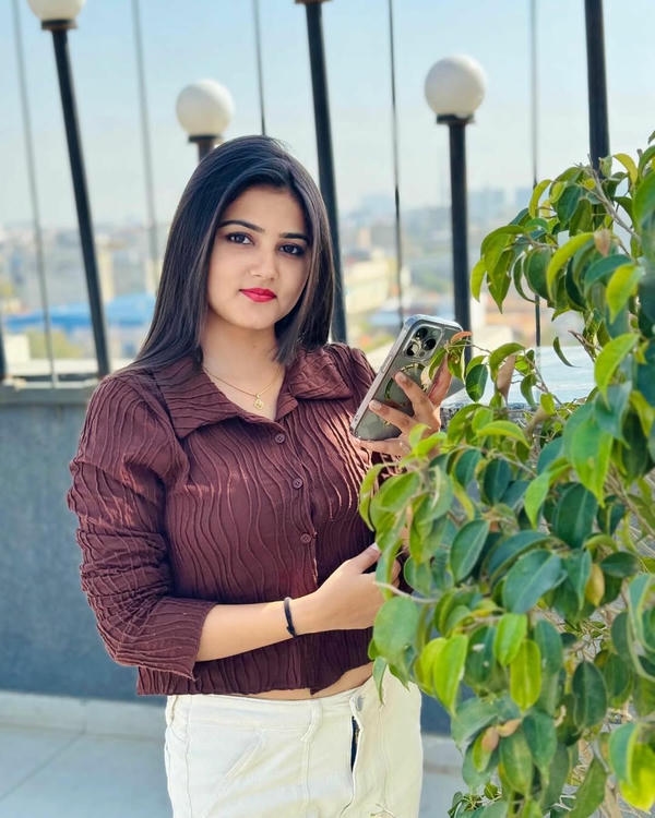 Simple Cute Girl Pic