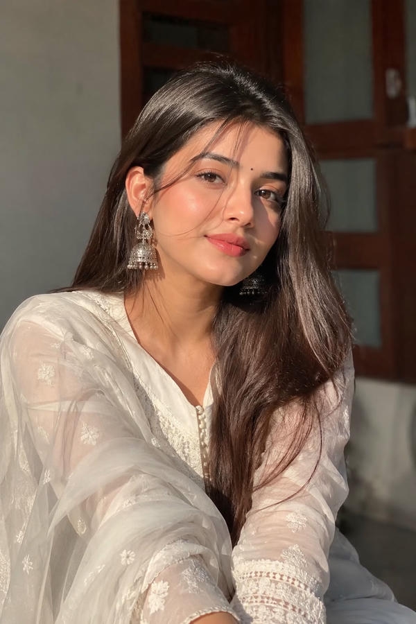 Stylish Girl Photo dp