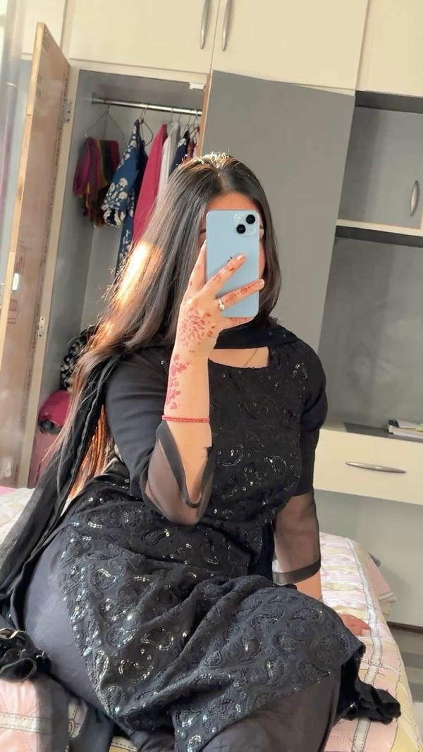 Stylish Hidden Face Cute Girl Images for Instagram