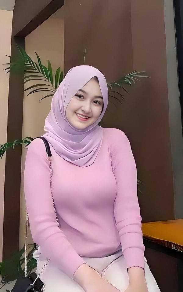 Stylish Hijab Girl DP for Instagram