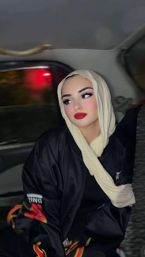 Stylish Instagram Hijab dp aesthetic girl