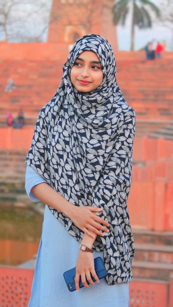 Stylish Instagram Hijab dp attitude
