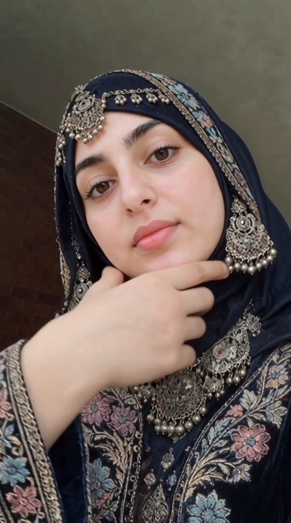 Stylish Instagram Hijab dp for girl