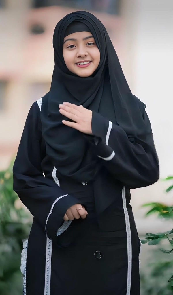 Stylish Instagram Hijab dp girl pic