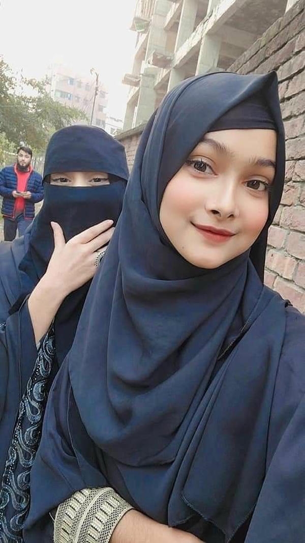 Stylish Instagram Hijab dp sad