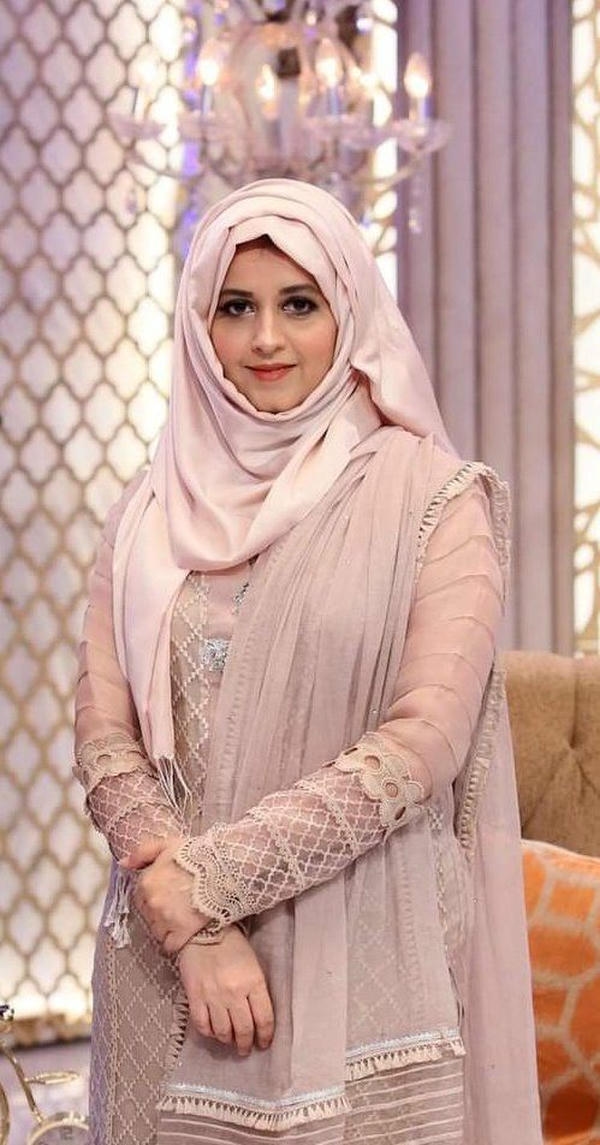 Stylish Instagram Hijab dp with emoji