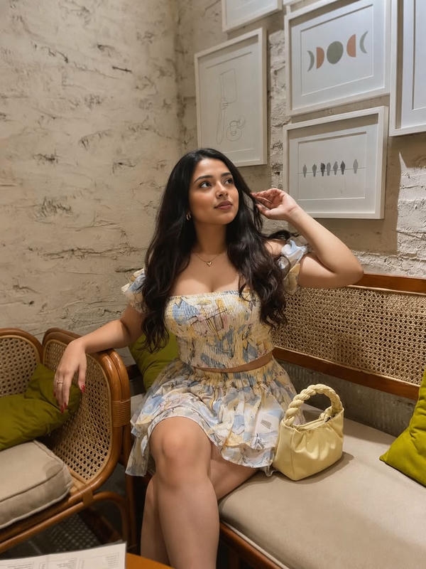 Simple Girl dp for Instagram natural beauty