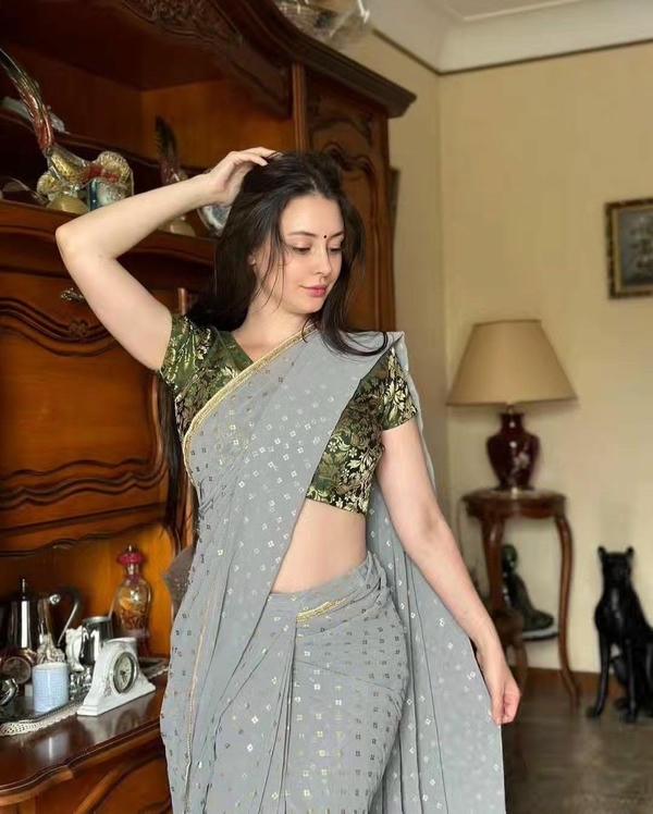 Simple Girl dp for Instagram cute girl pic