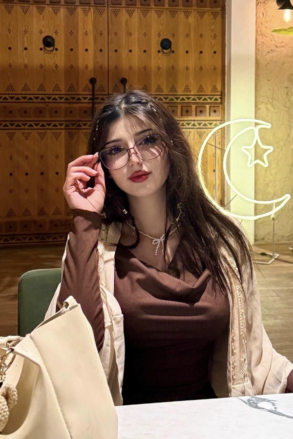 Stylish Girls dp cute