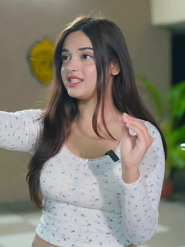 Simple Girl dp for Instagram traditional look
