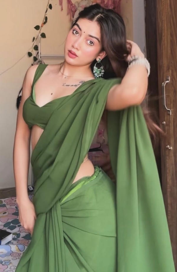 Simple Girl dp for Instagram Indian girl photo