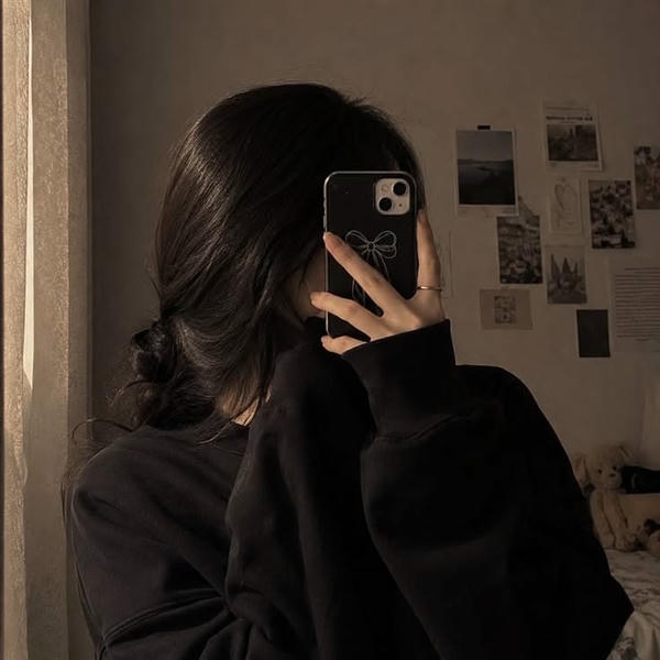 Hidden Face Selfie DP for Girls
