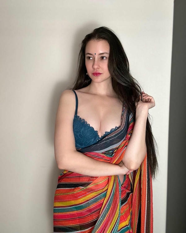 Simple Girl dp for Instagram Insta DP